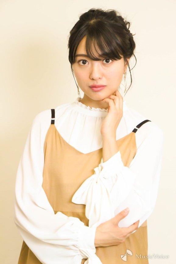 北原里英