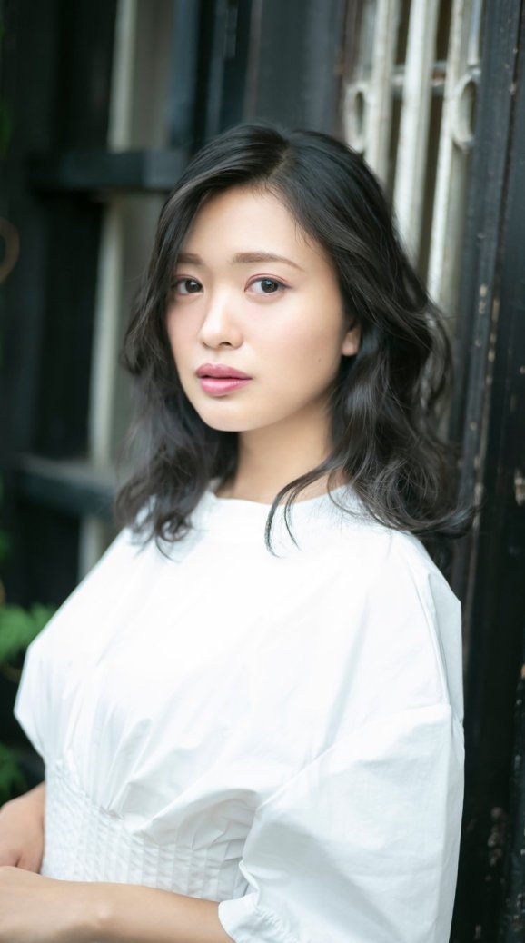 北原里英