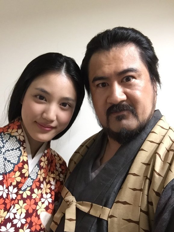 小手伸也
