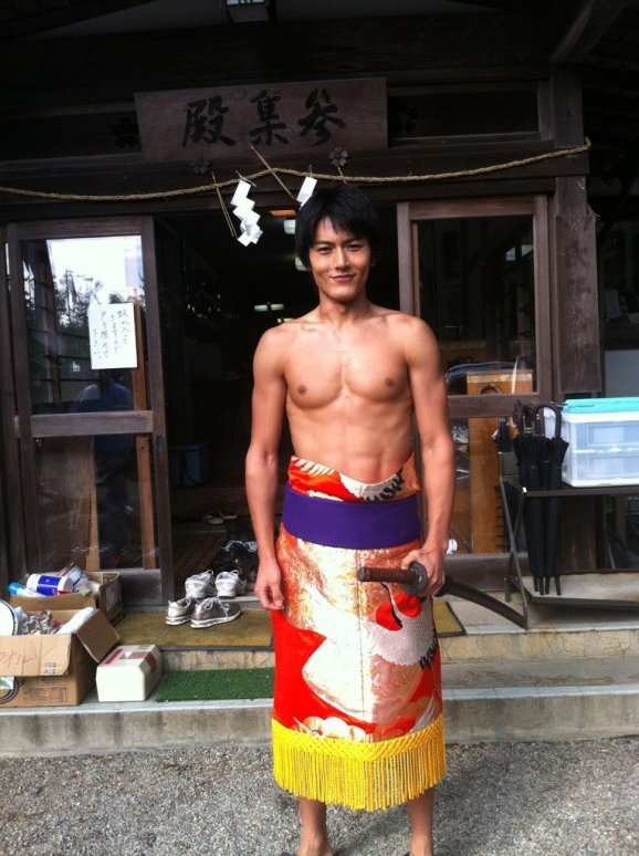 蕨野友也
