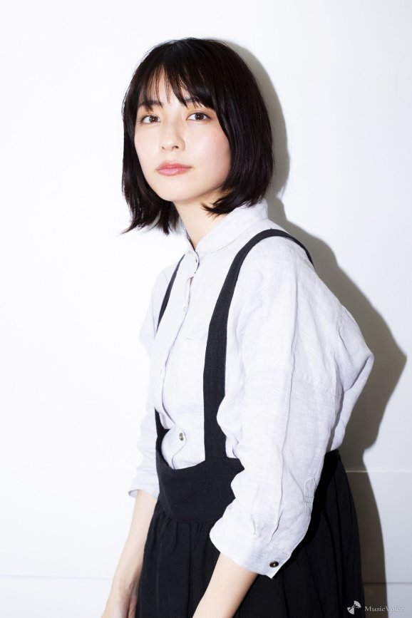 小島 梨里杏
