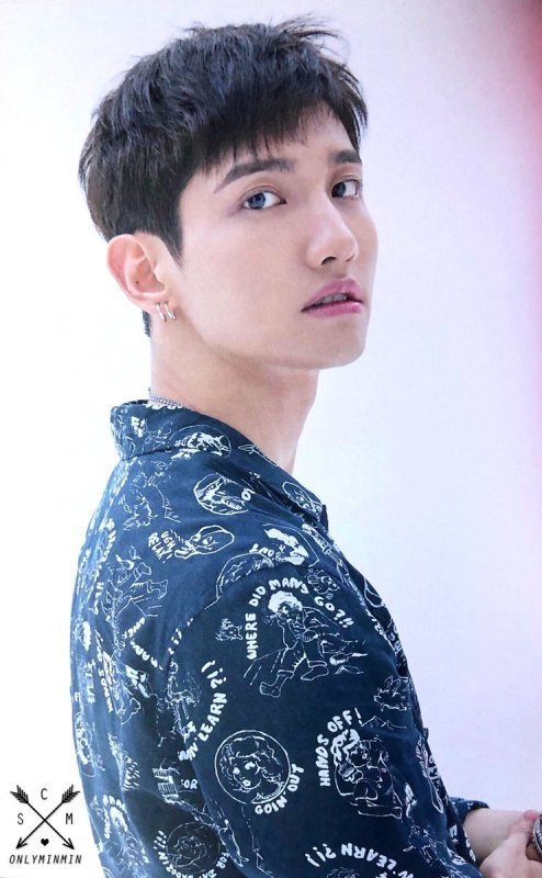 20 самых красивых айдолов K-Pop в настоящее время