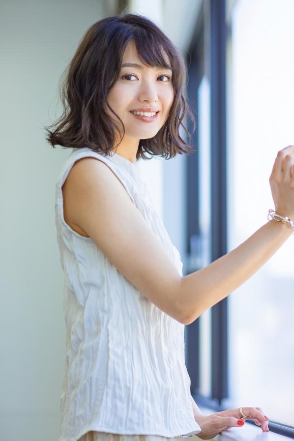 北原里英