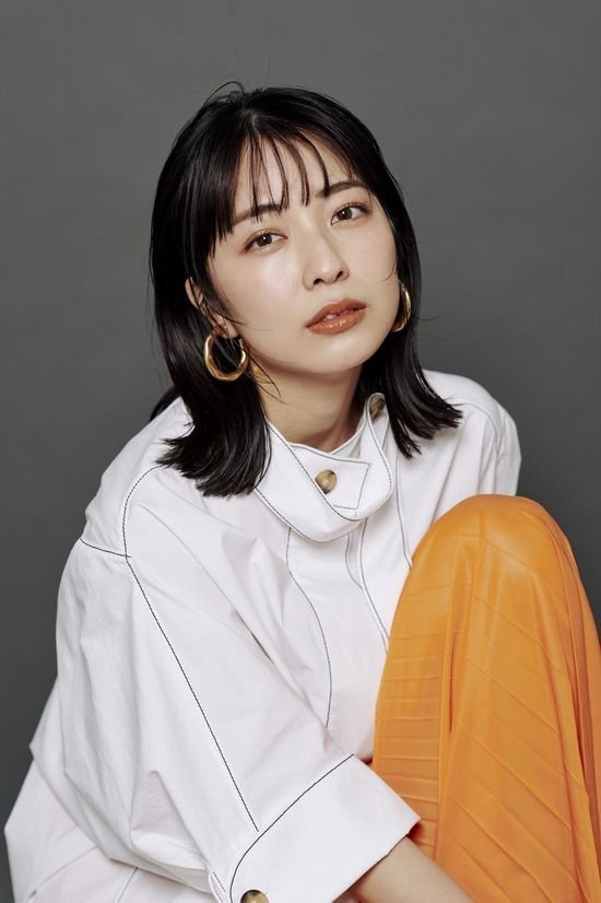小島 梨里杏