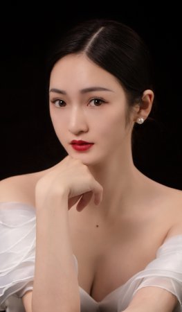 Ху Дун Цин / Hu Dong Qing
