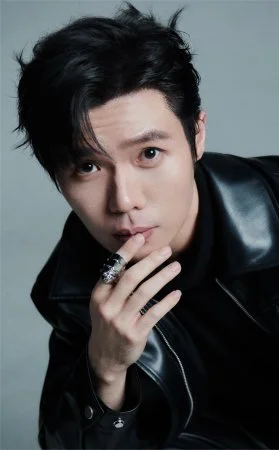 Цзо Лин Фэн / Zuo Ling Feng