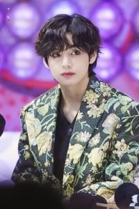 4 звезды K-pop в ТОП-30 самых красивых мужских лиц десятилетия