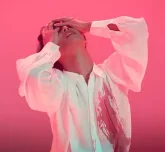 N из VIXX превратился в зомби в новом видео