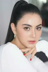 Май Давика Хонэ / Mai Davika Hoorne