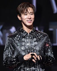 Юнхо (TVXQ) дебютировал сольно