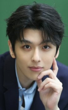 Цзо Чэнь И / Zuo Chen Yi