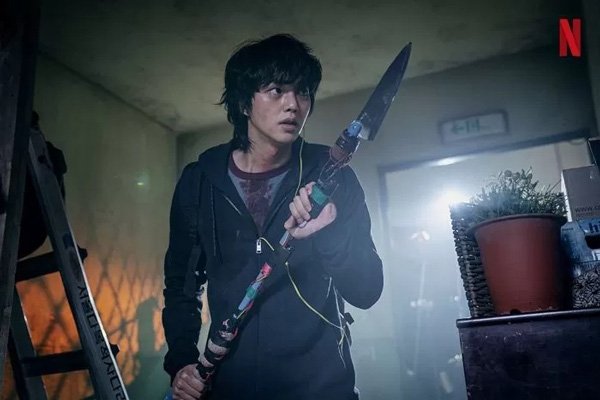 Опубликованы первые кадры дорамы «Милый дом» от Netflix