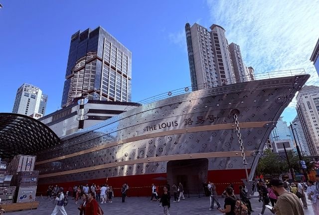 Шанхай. The Louis. В порту, где нет у времени начала и конца…